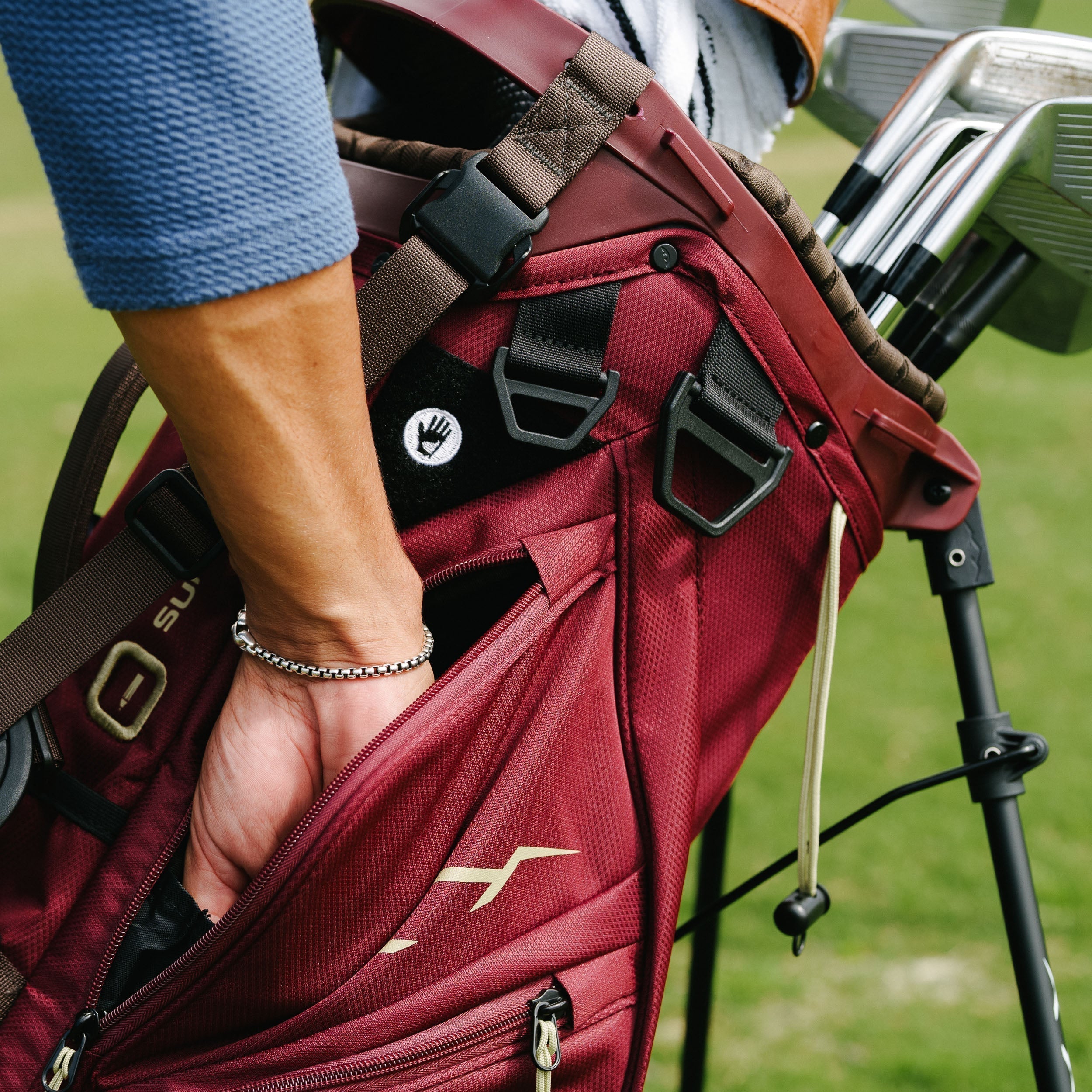 keeping stand bag dry in the rain FINGER TEN Golf Cover with Adjustable Hood, Universal Fit Top Cover for & Cart Bags, All-Weather Protection Waterproof Dustproof Protector for Outdoor Use (Upgraded-Black), Golf Club Bag Accessories Best Waterproof Golf Bags 2026